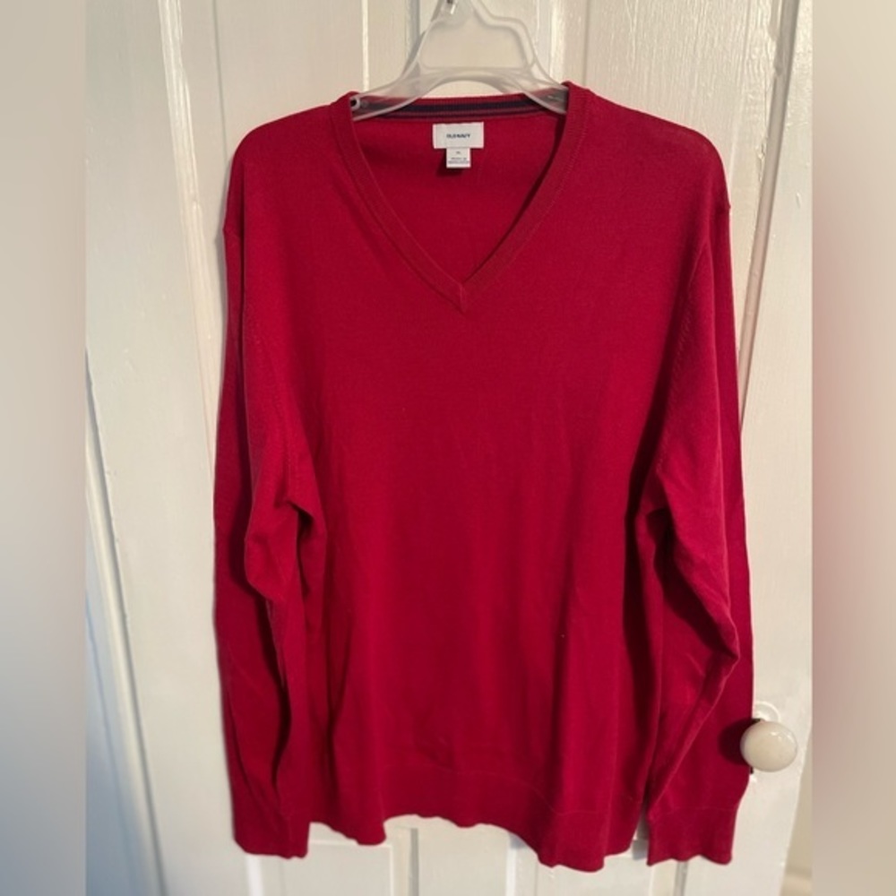 Men’s Old Navy red‎ v-neck sweater. Size XL. Like new.
